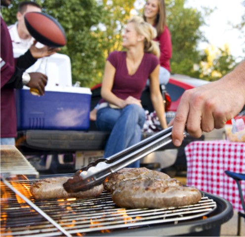 BBQ-Szene mit Freunden